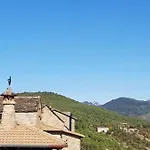 Vistas A La Montana En Un Pueblo Con Encanto. Apartamento El Pueyo de Araguás