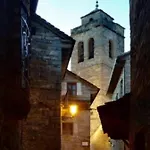 Vistas A La Montana En Un Pueblo Con Encanto.