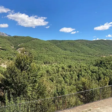 Vistas A La Montana En Un Pueblo Con Encanto. El Pueyo de Araguás