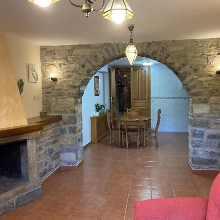 Vistas A La Montana En Un Pueblo Con Encanto. Apartamento El Pueyo de Araguás