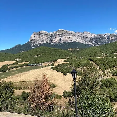 Vistas A La Montana En Un Pueblo Con Encanto. Apartamento