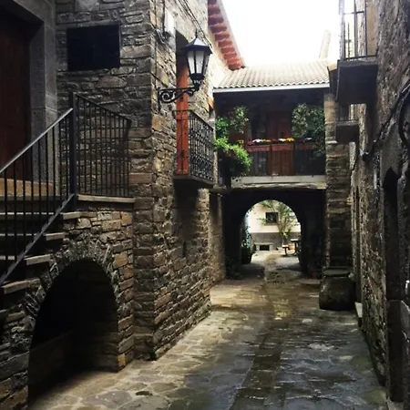 Vistas A La Montana En Un Pueblo Con Encanto. El Pueyo de Araguás