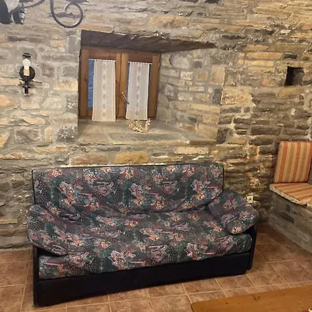 Vistas A La Montana En Un Pueblo Con Encanto. El Pueyo de Araguás