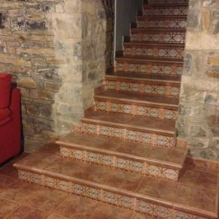 Vistas A La Montana En Un Pueblo Con Encanto. *