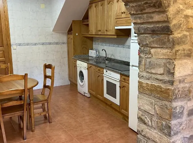 Vistas A La Montana En Un Pueblo Con Encanto. *