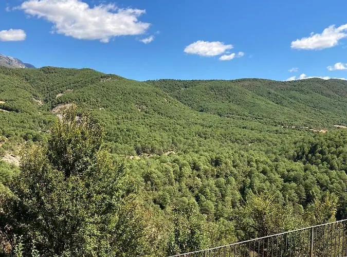 Vistas A La Montana En Un Pueblo Con Encanto. El Pueyo de Araguás