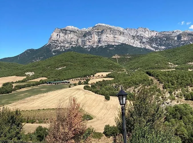 Vistas A La Montana En Un Pueblo Con Encanto. Apartamento