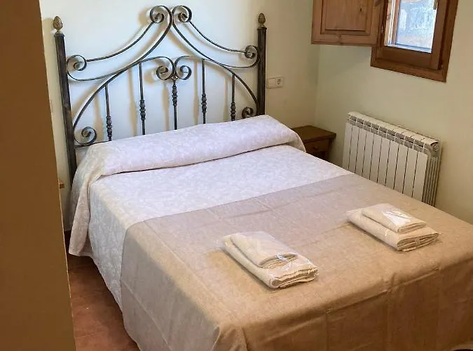 Vistas A La Montana En Un Pueblo Con Encanto. *