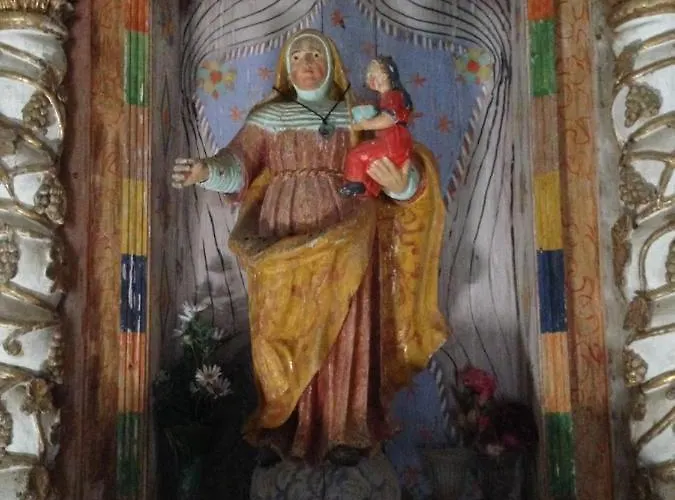 Vistas A La Montana En Un Pueblo Con Encanto. *