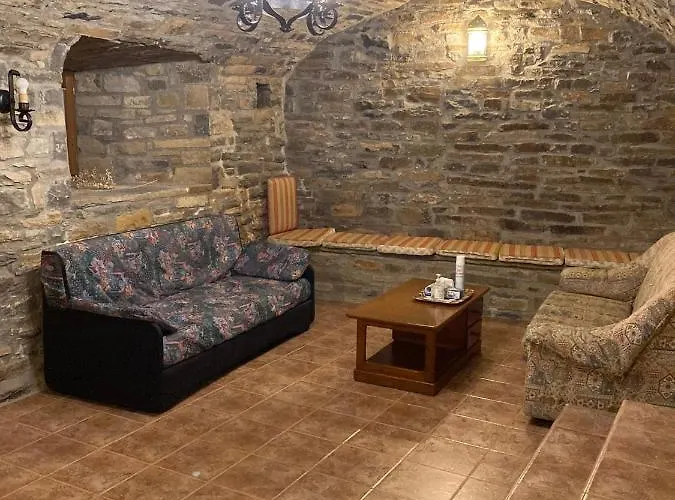 Vistas A La Montana En Un Pueblo Con Encanto.