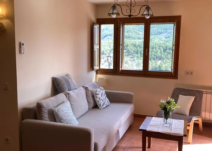 Vistas A La Montana En Un Pueblo Con Encanto. El Pueyo de Araguás